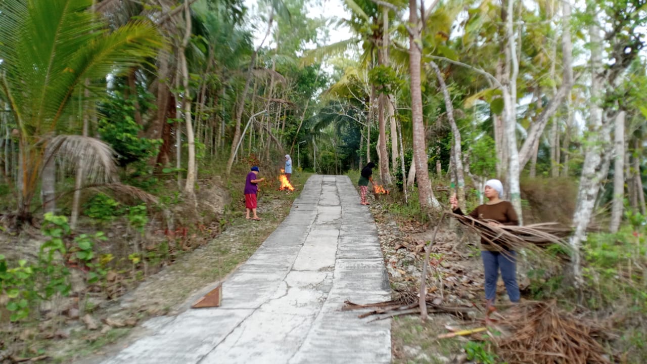 Kerja Bakti Massal Warga Padukuhan Anjir